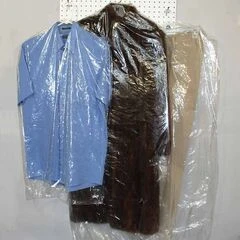 GARMENT BAGS IN CLEAR