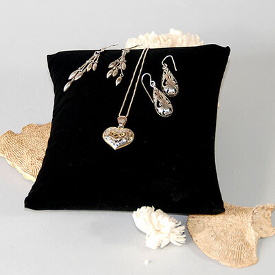 Pillow Display- 5" Square- Black
