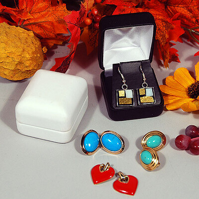 Leatherette Earring Box- 1 3/4" x 1 7/8" x 1 3/8"