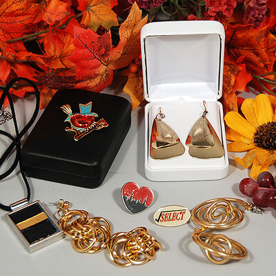 Pendant/Large Earring Box- 2 1/4" x 3 1/8" x 1 1/4"